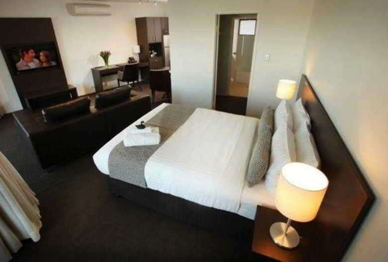 Pier 21 Apartments Hotel