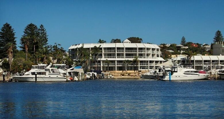 Pier 21 Apartments Hotel