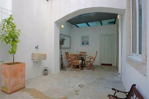 Portuguese Living Castelo Terrace Apartment