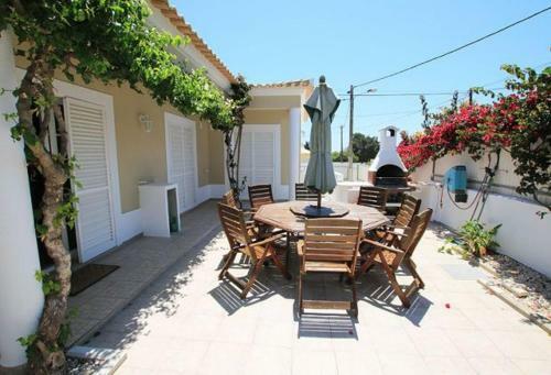 Praia Do Carvoeiro Villa Sleeps 6 Pool