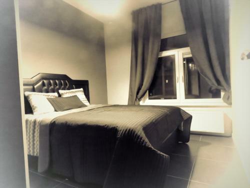 Apartment With Balcony In City Center
