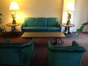 Hotel Aurora Fox Valley Inn