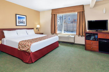 Super 8 Campbellton Hotel