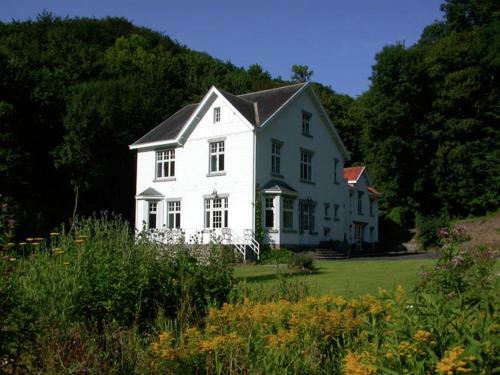 Cozy Villa Near Forest In Huy