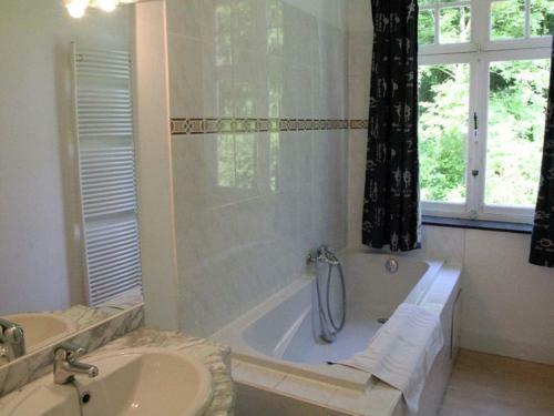 Cozy Villa Near Forest In Huy