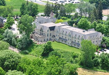 Hotel Elm Hurst Inn & Spa