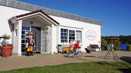 Reetdachh�user Im Feriendorf Am Bakenberg