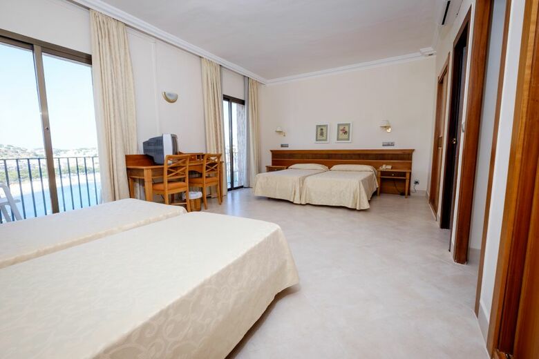Montjoi By Brava Hoteles