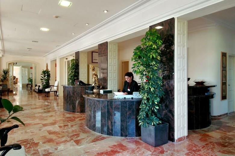 Montjoi By Brava Hoteles