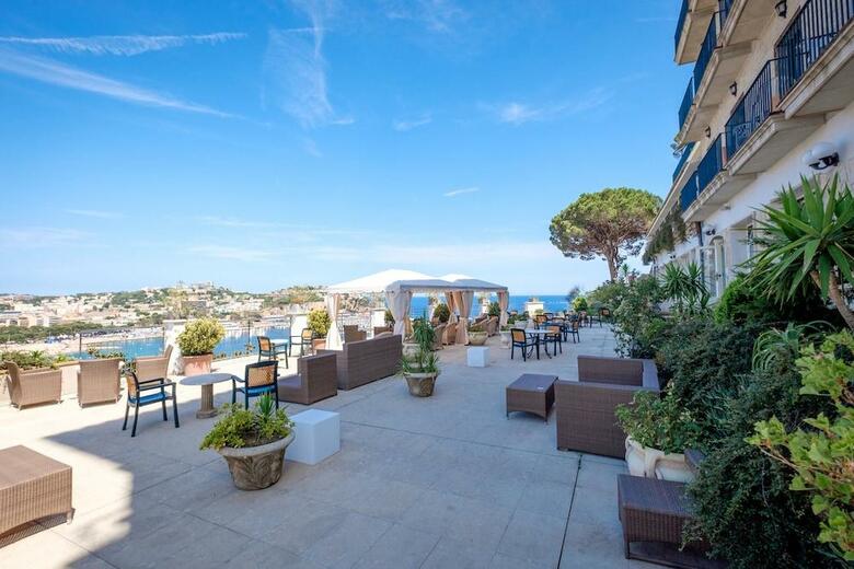 Montjoi By Brava Hoteles