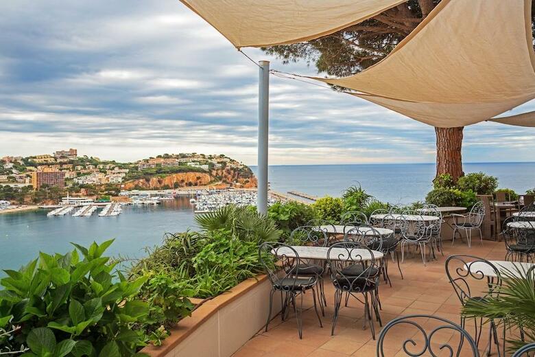 Montjoi By Brava Hoteles