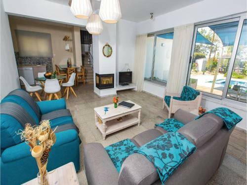 Three-bedroom Holiday Home In Argaka