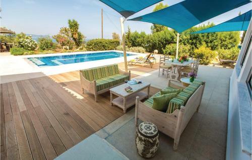Three-bedroom Holiday Home In Argaka