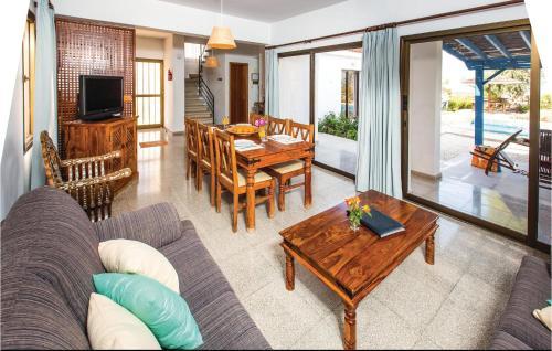 Two-bedroom Holiday Home In Argaka