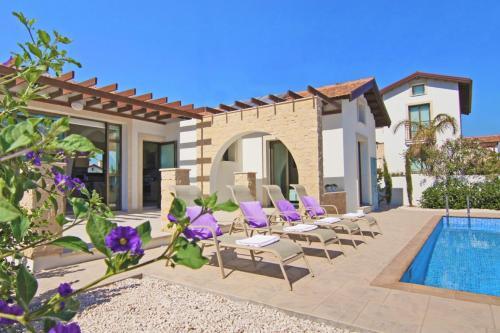 Artemisia Villa