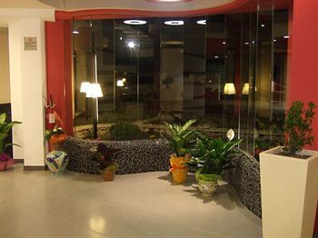 Tus' Hotel