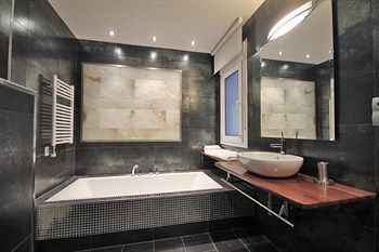 Lagaya Apartments & Spa