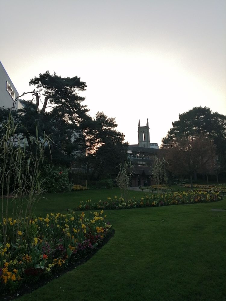 Hotel Bourne Hall