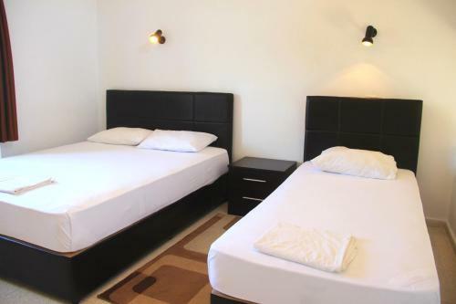Hotel Bare Hills Guest Rooms