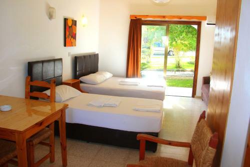 Hotel Bare Hills Guest Rooms