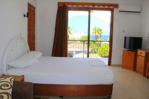 Hotel Bare Hills Guest Rooms