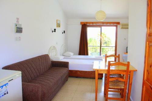 Hotel Bare Hills Guest Rooms