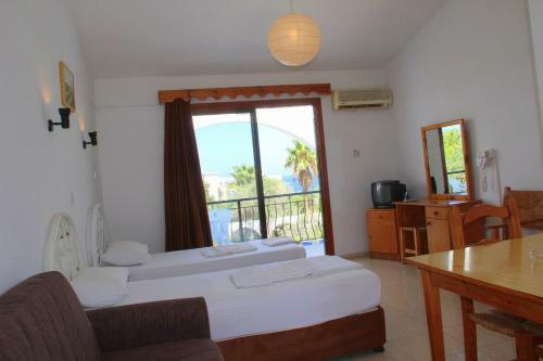 Hotel Bare Hills Guest Rooms
