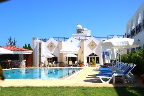 Hotel Bare Hills Guest Rooms