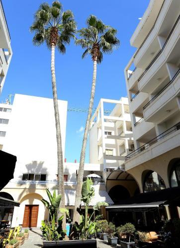 Penelopi Court Apartment 102
