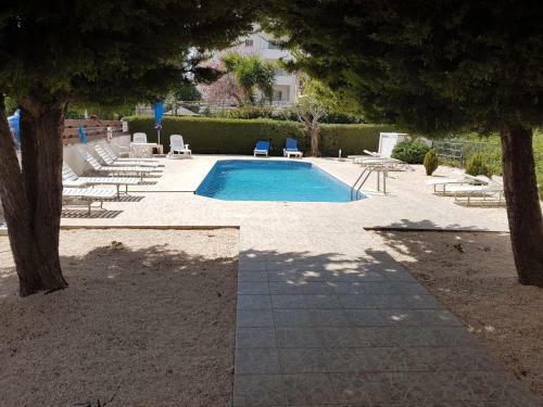Modern Apartment Near Dasoudi Beach