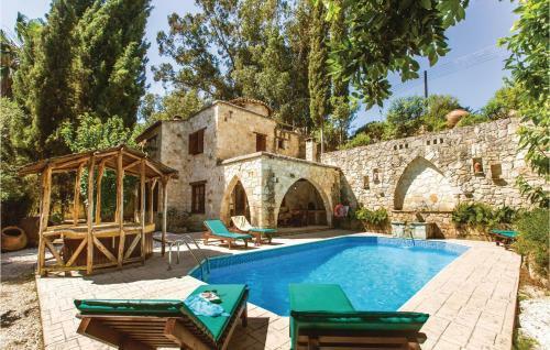 Three-bedroom Holiday Home In Miliou Paphos