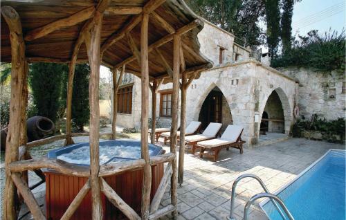 Three-bedroom Holiday Home In Miliou Paphos