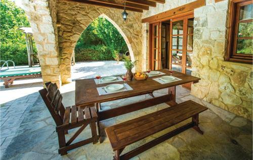 Three-bedroom Holiday Home In Miliou Paphos