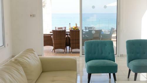 Villa Beach Front Aqua Marina