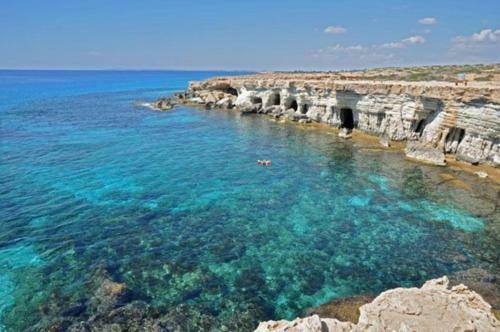 ?imagine Renting A Villa With Very Large Pool? Protaras Villa 98