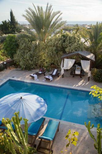 Coral Bay Sunkiss Villa