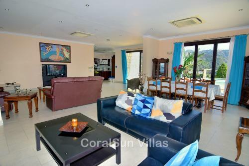 Elite Villa Amazing Pool And Garden