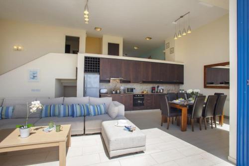 ?villa In A Fantastic Location On The Seafront? Protaras Villa 48