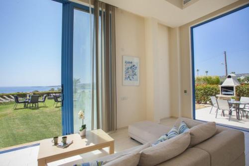 ?villa In A Fantastic Location On The Seafront? Protaras Villa 48