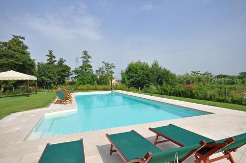 Altopascio Villa Sleeps 17 Pool Air Con Wifi