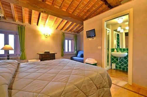 Altopascio Villa Sleeps 14 Pool Air Con Wifi