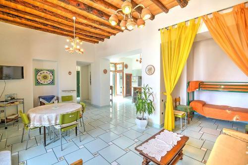 Amalfi Villa Sleeps 8 Air Con Wifi