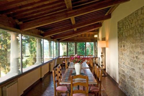 Arezzo Villa Sleeps 18 Air Con