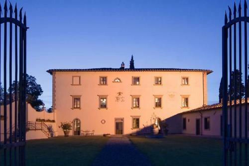 Arezzo Villa Sleeps 18 Air Con