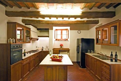 Arezzo Villa Sleeps 18 Air Con