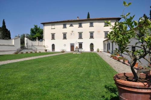Arezzo Villa Sleeps 18 Air Con