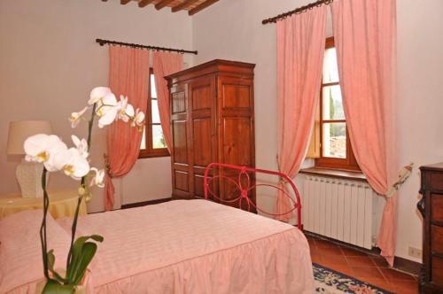 Arezzo Villa Sleeps 18 Air Con