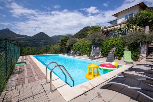 Argegno Apartment Sleeps 6 Pool Air Con