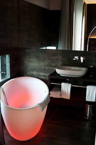 Saks Urban Design Hotel
