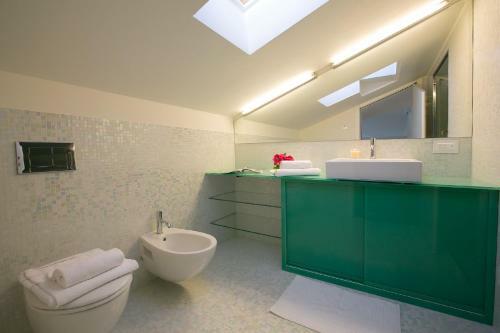 Griante Villa Sleeps 10 Pool
